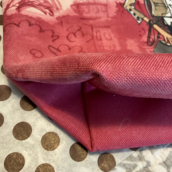 Fun Collectible Tote - Picture 6 of 11